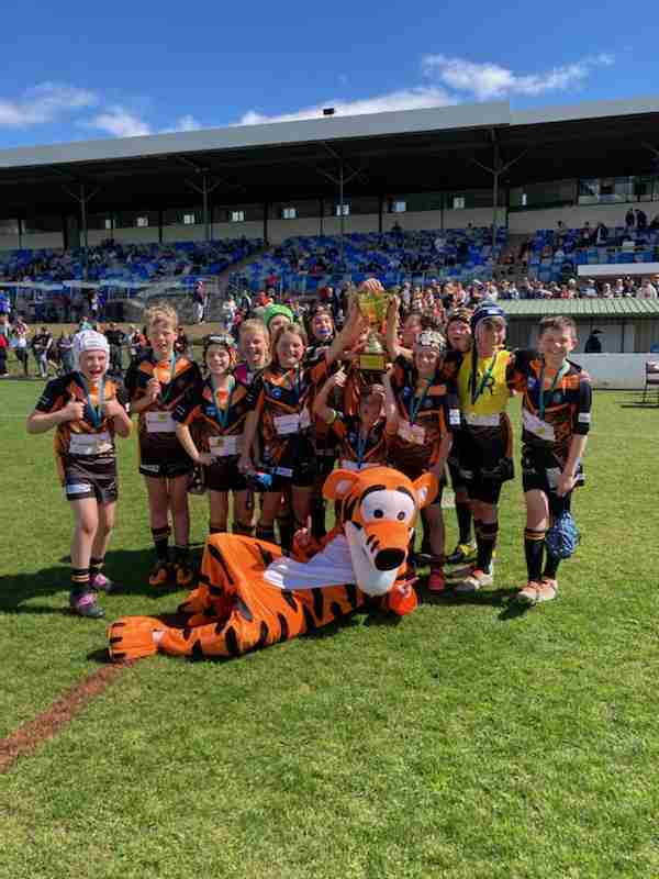 Read more about the article Juniors: Relay Race and U8 Mini-Footy today